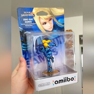 Nintendo Amiibo Zero Suit Samus Figure